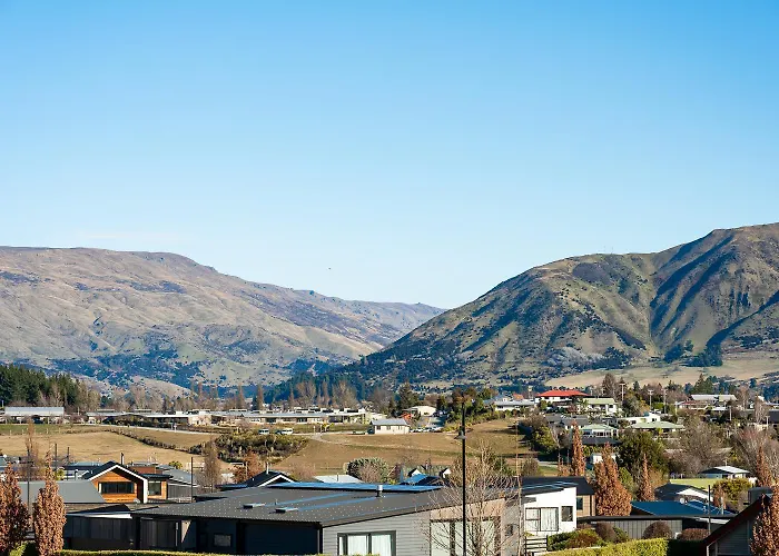 Mountains On Clearview *